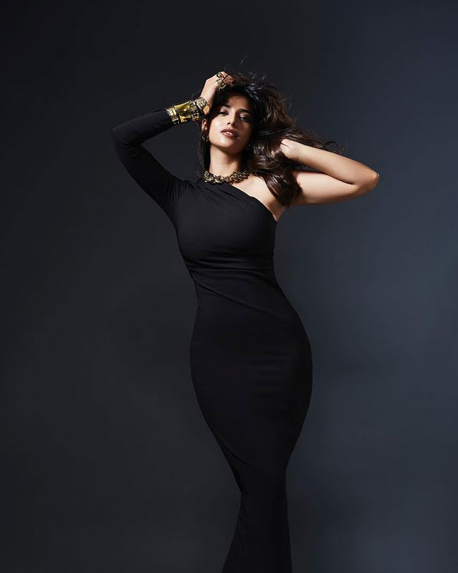 Staggering Poses of Meenakshii Chaudhary In Black Outfit Staggering Poses of Meenakshii Chaudhary In Black Outfit